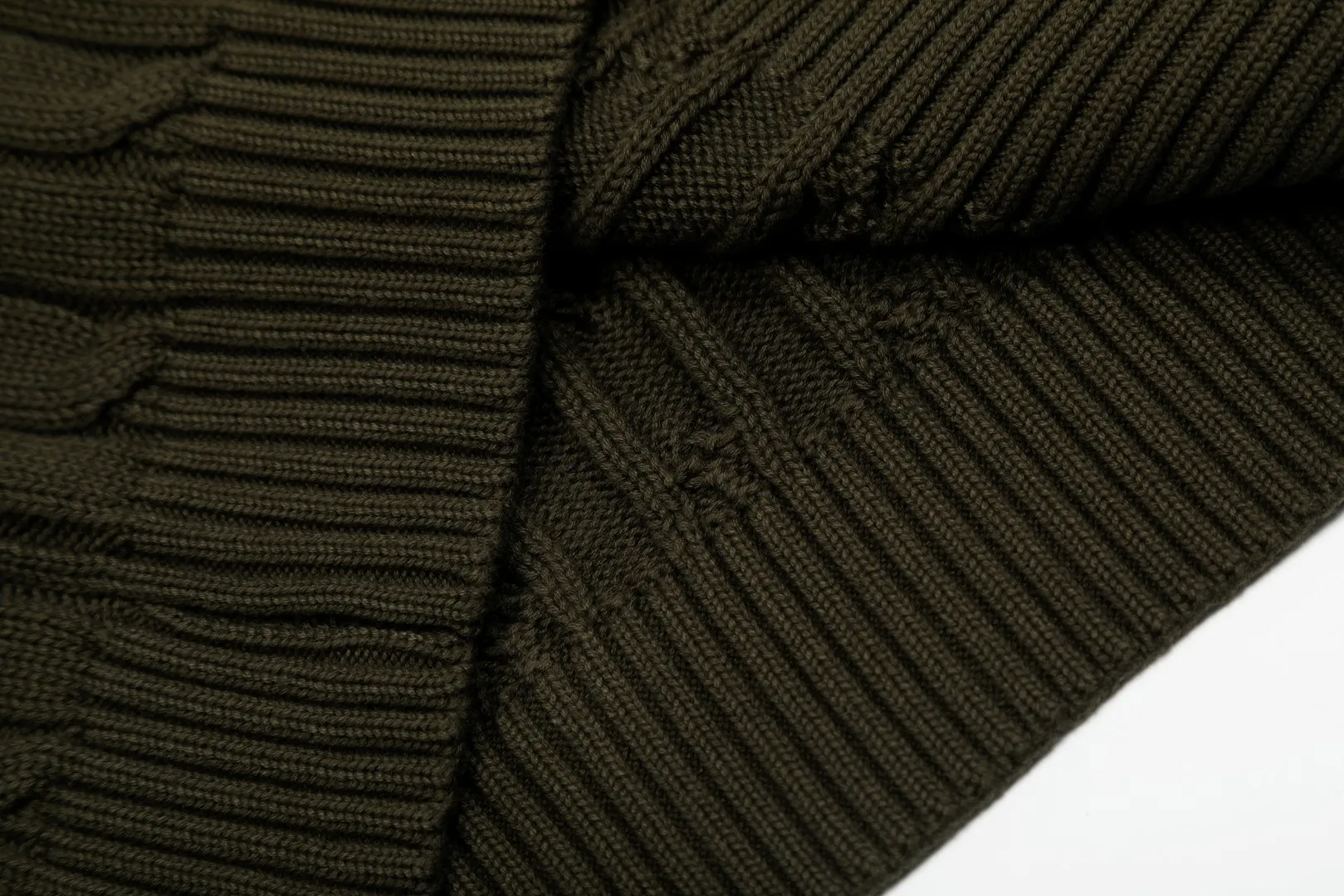 P154 💰 "Top quality" Style number: DS222# (not off the shelves all year round) [Ralph Lauren round neck pocket style solid color pony embroidered logo knitted short sleeves] ✅Ralph Lauren Ralph Lauren classic basic pocket all-match style goddess knitted short sleeves for all seasons ✅Main supplier platform live broadcast Wholesale entity Replenish when out of stock Not off the shelf ✅ZP quality 1:1 version Scan the code to enter the GF website Counter quality ✅Details and quality are the only one in Guangzhou. Imported quality cotton yarn, focusing on high-end, cost-effective, good quality needless to say. ✅The version is restored to the original order. The maximum size can be worn up to 160 pounds. Loose, comfortable and stress-free. ✅The upper body is simple and easy to match. A must-have for goddess ootd. Good-looking clothes are never picky. A must-have in the goddess’ wardrobe. Size: S-XL. Color: White, almond, purple, orange, gray, yellow, black, khaki, pink, navy, rose, green. Chinese red olive green light blue white label light blue blue label